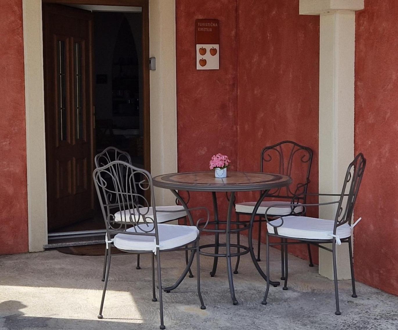 Wine & Apartment Vinales Koper Luaran gambar